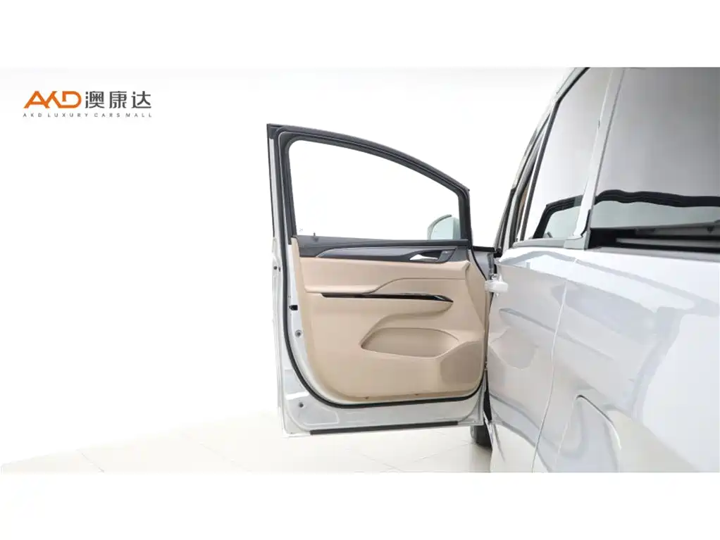 Buick GL8 Hybrid — миниатюра 11