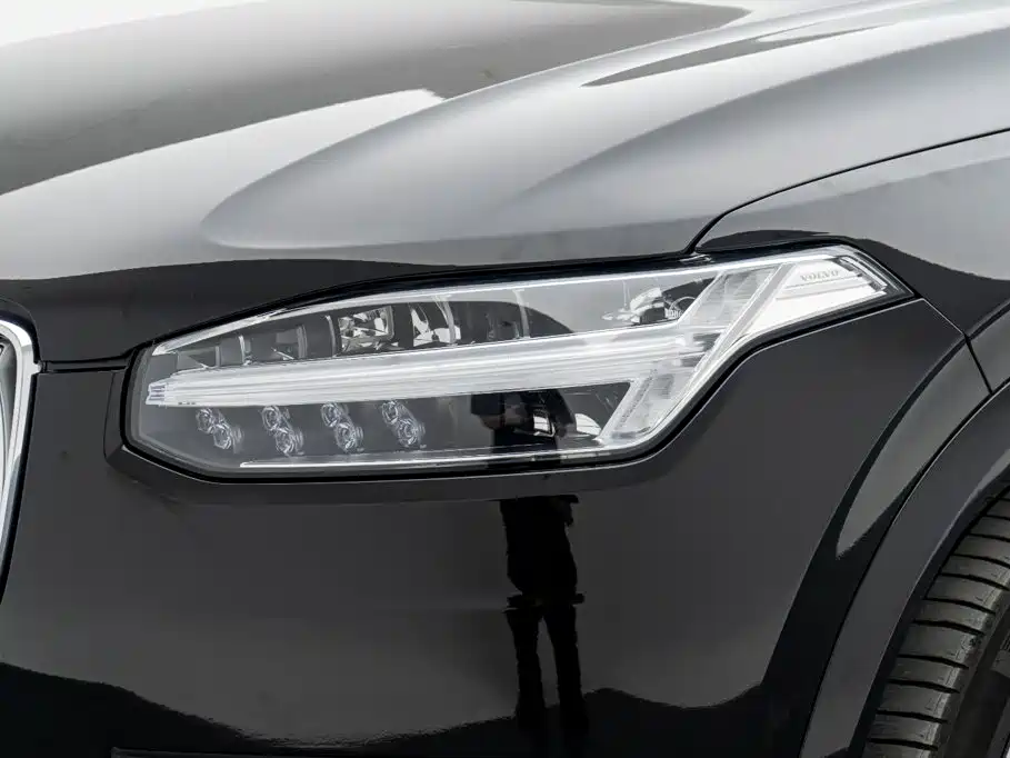Volvo XC90 PHEV — миниатюра 27