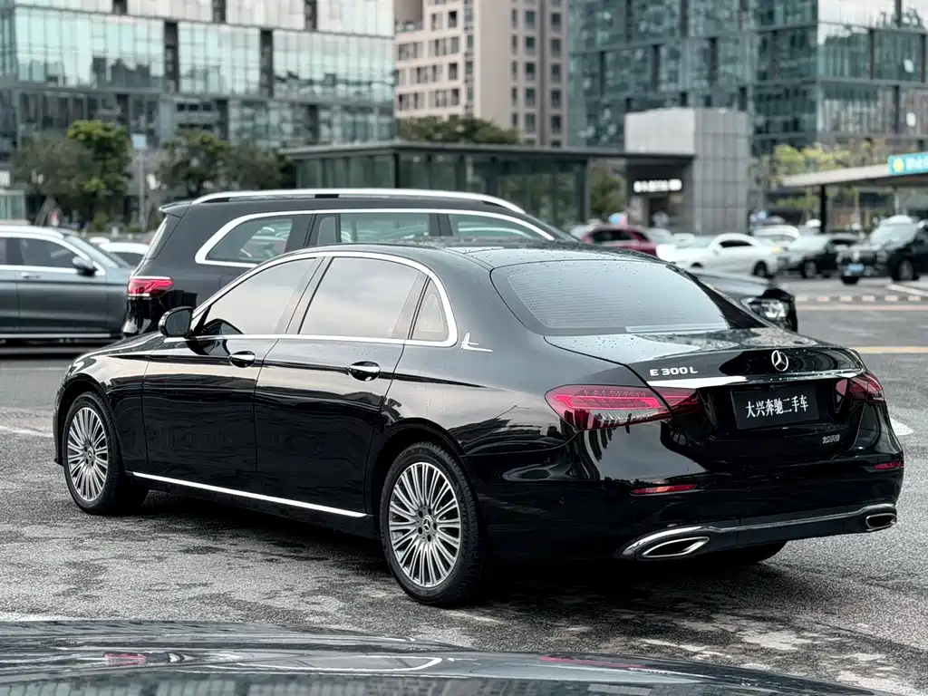 Mercedes-Benz E-Class — миниатюра 6