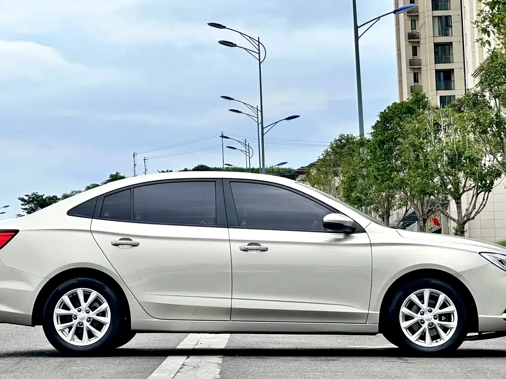 Roewe i5 2020 1.5L MT 4G