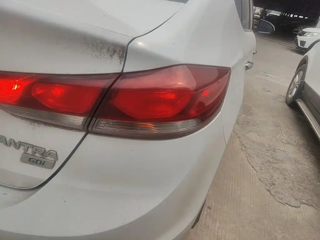 Hyundai Elantra — миниатюра 8