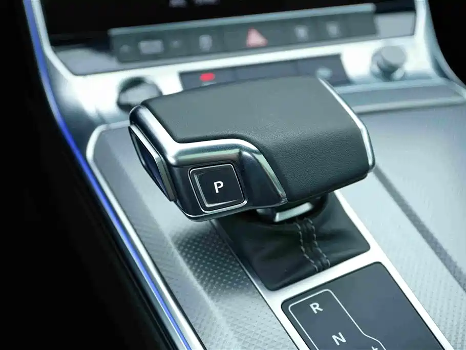 Audi A6L New Energy — миниатюра 8