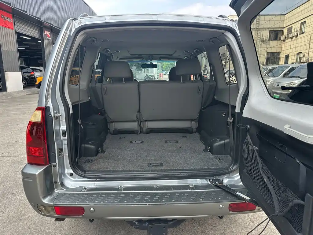 Mitsubishi Pajero — миниатюра 15