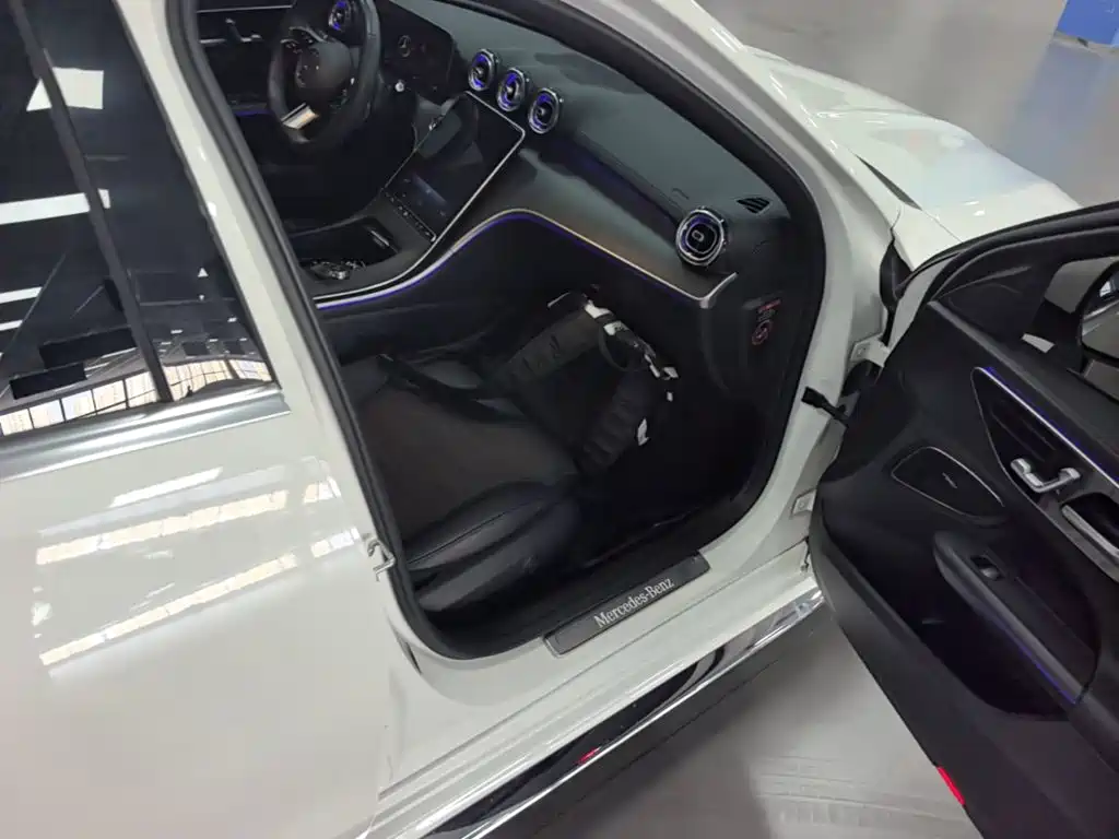 Mercedes-Benz C-Class — миниатюра 9