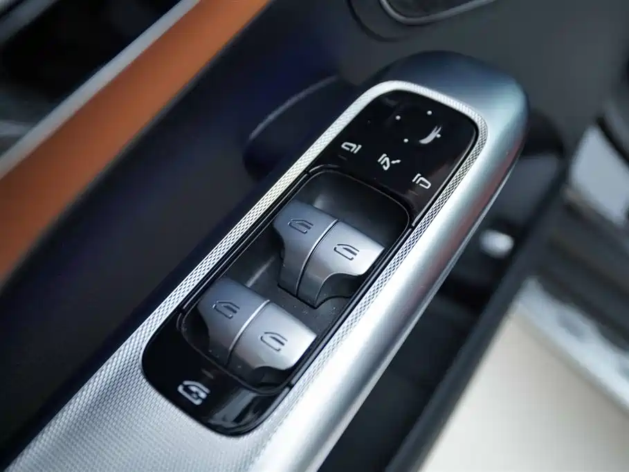 Mercedes-Benz GLC New Energy id 4546374 из Китая 15
