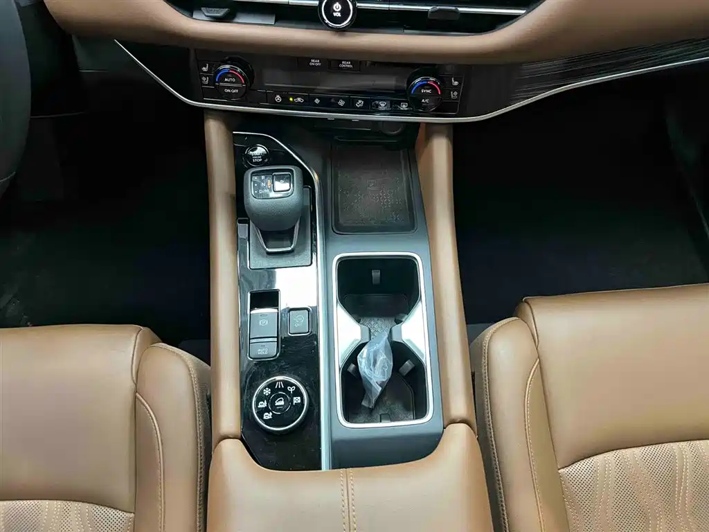 NISSAN EXPLORING THE LAND