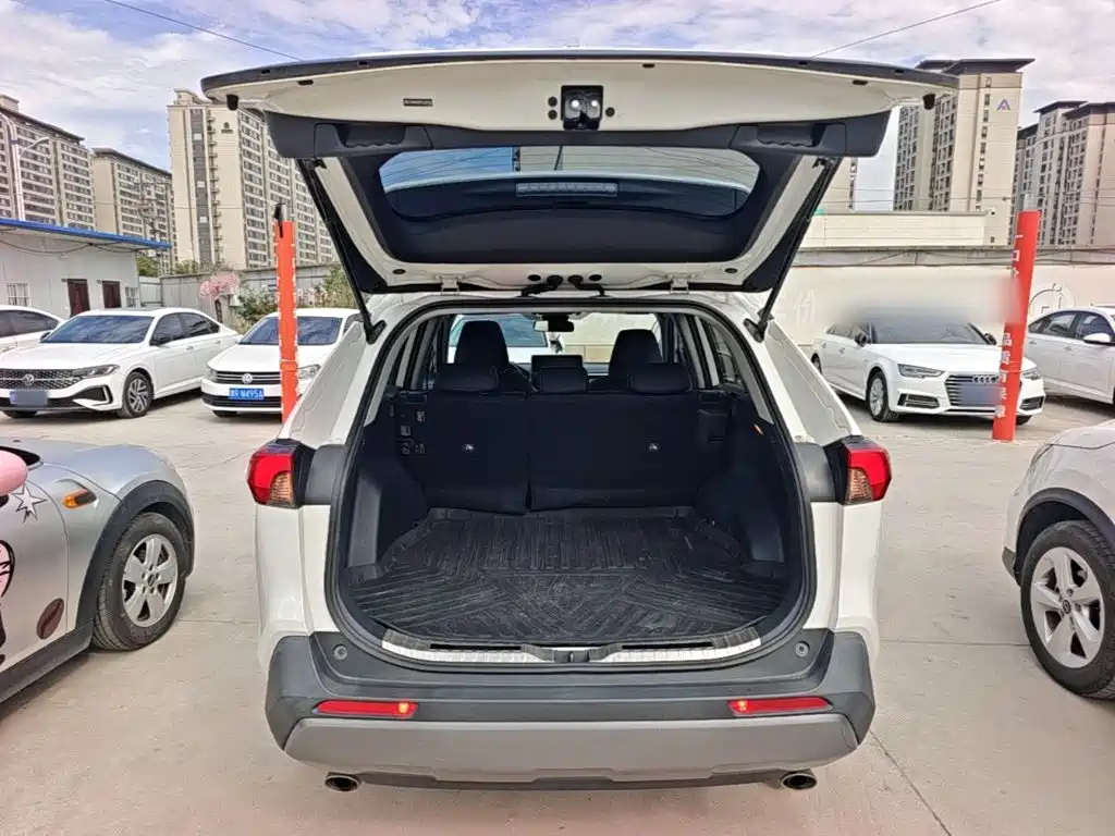 Toyota RAV4 — миниатюра 19