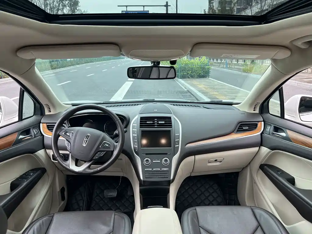 Lincoln MKC — миниатюра 12