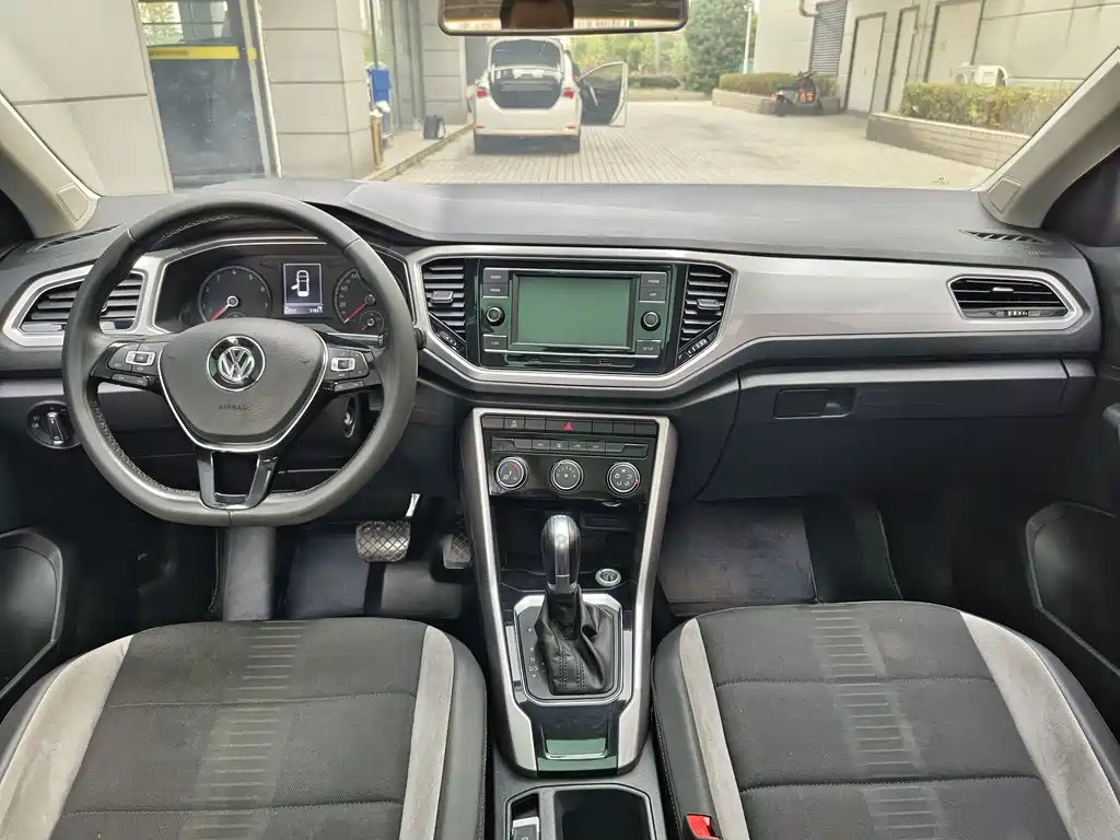 Volkswagen T-Roc — миниатюра 14