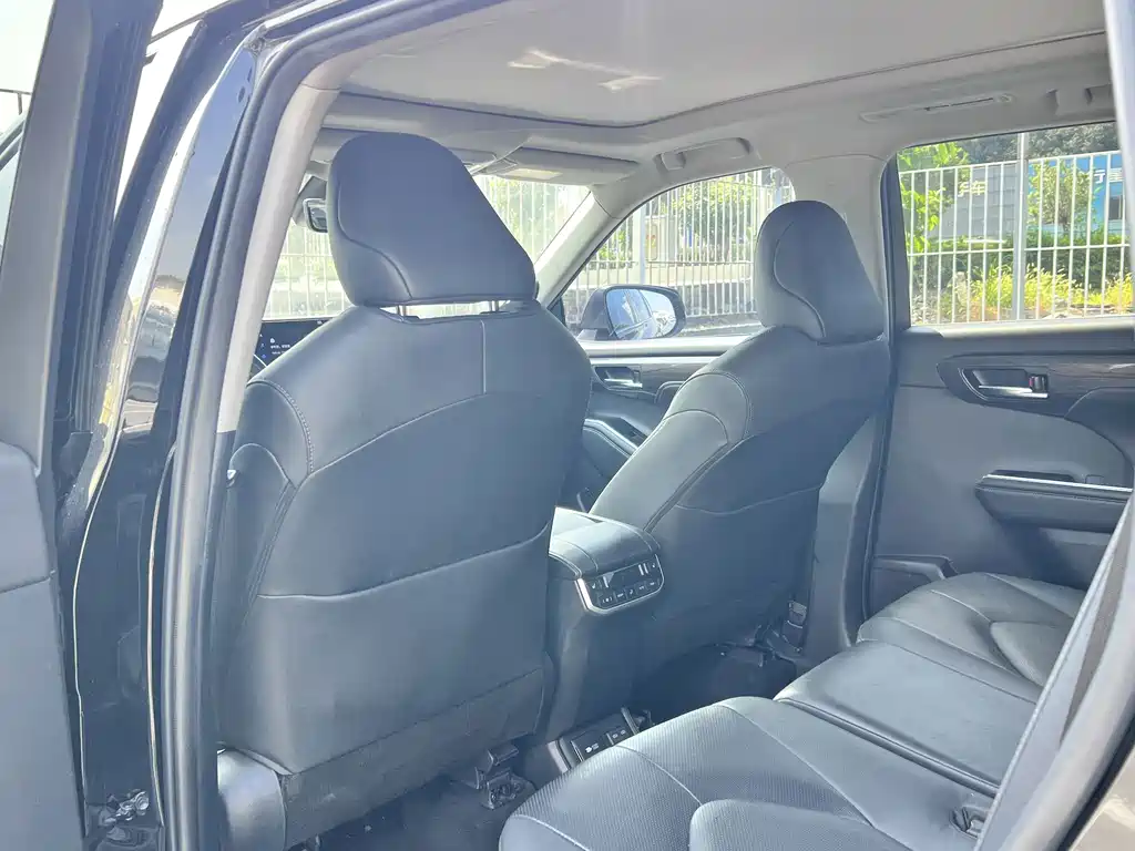Toyota Highlander — миниатюра 10