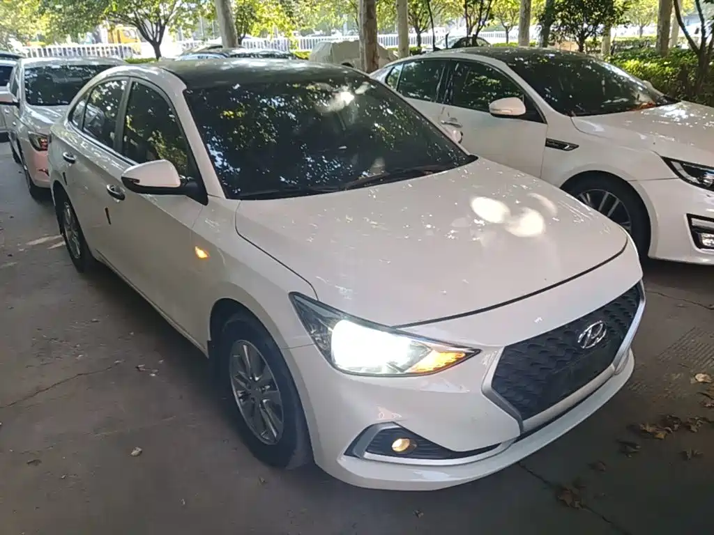 Hyundai Elantra — миниатюра 4