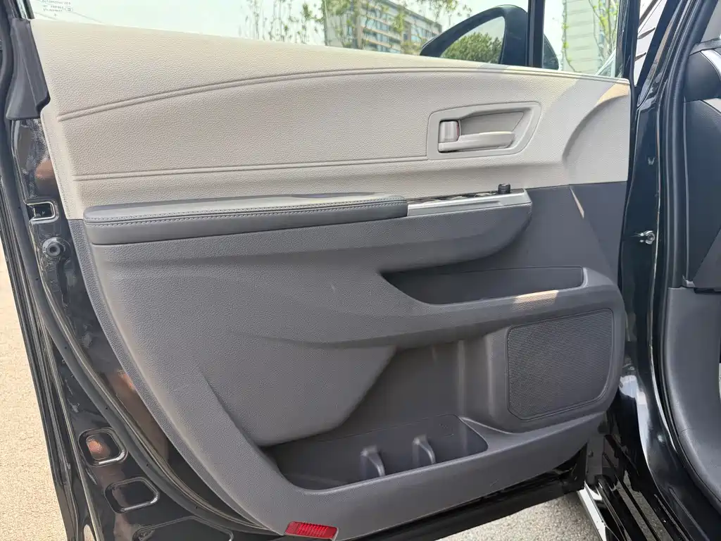 Toyota Sienna — миниатюра 8