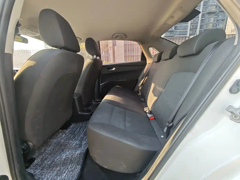 Bestune B30EV — миниатюра 7