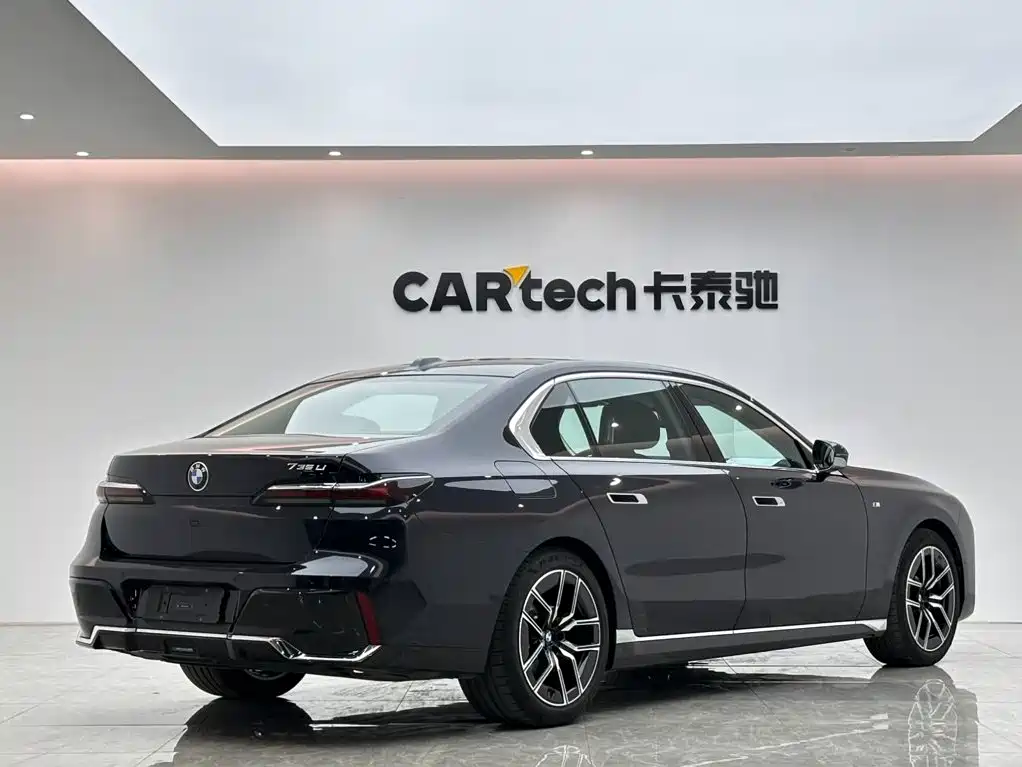 BMW 7 Series — миниатюра 5