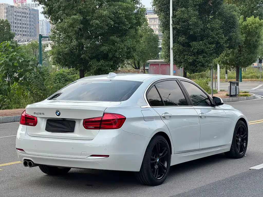 BMW 3 Series — миниатюра 6