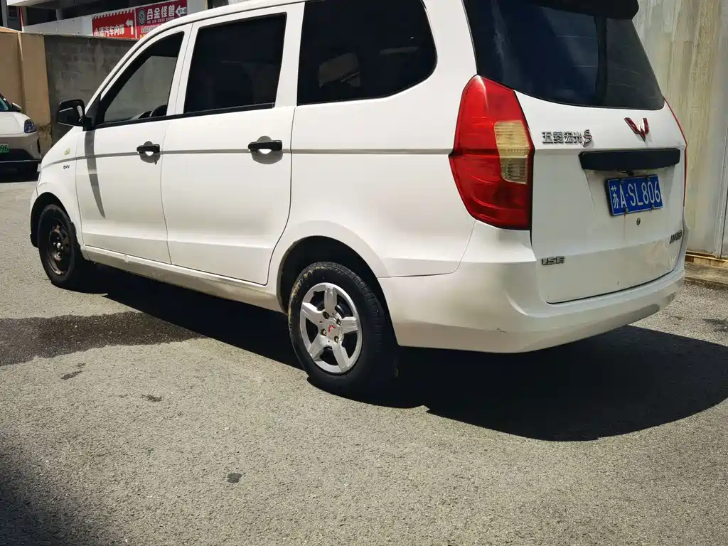 Wuling Hongguang — миниатюра 9