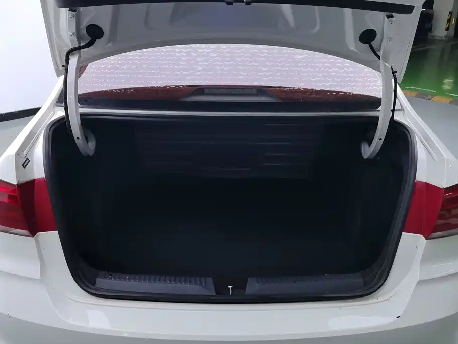 Volkswagen Santana — миниатюра 4