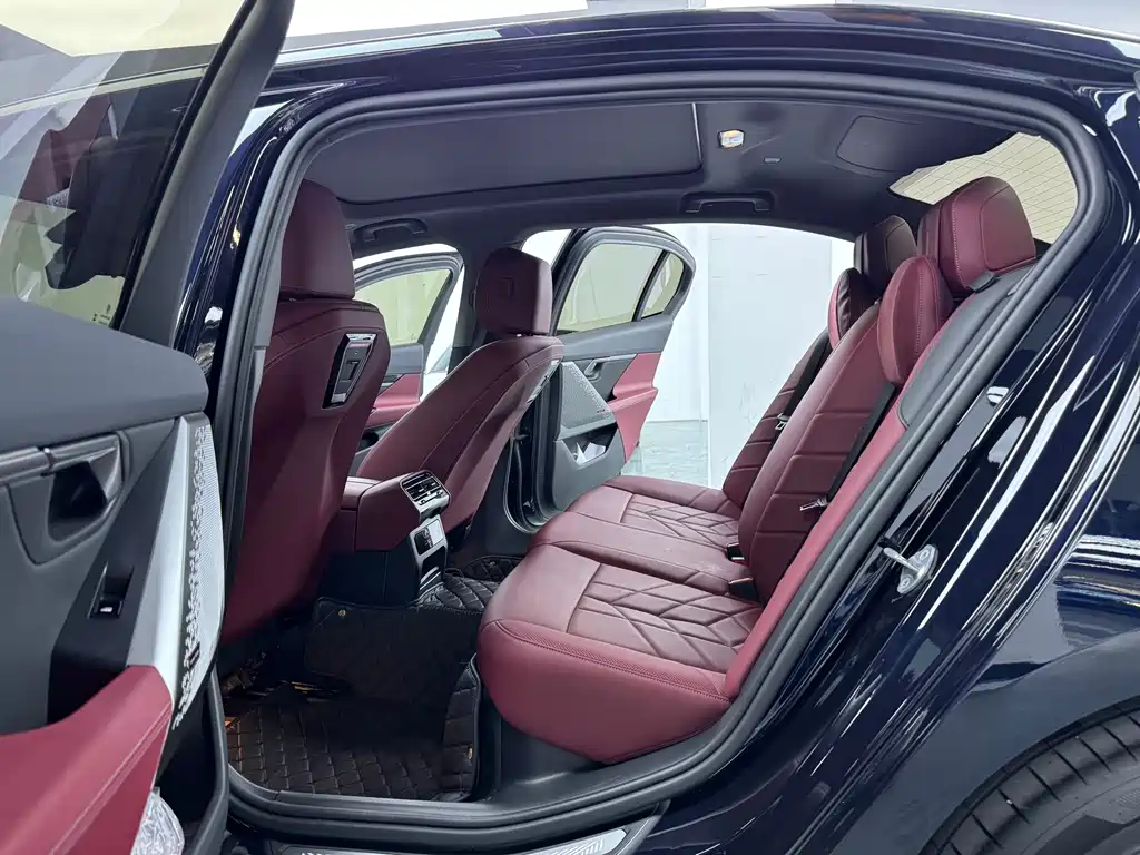 BMW 5 Series — миниатюра 8