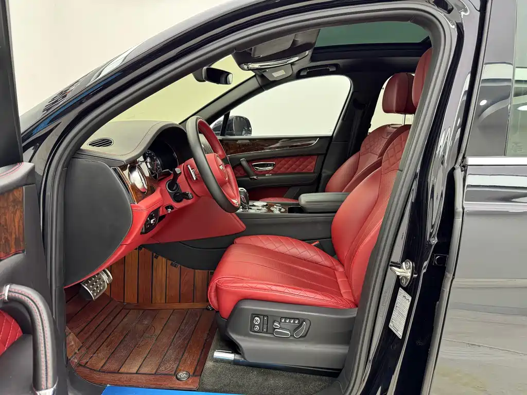 Bentley Bentayga — миниатюра 10