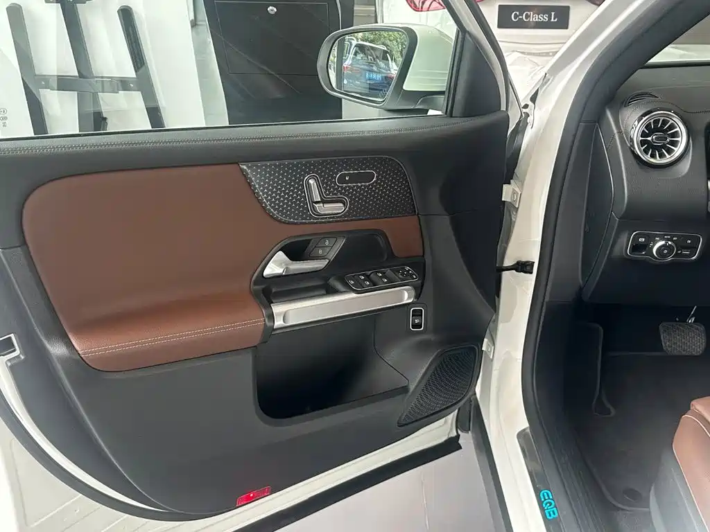 Mercedes-Benz EQB — миниатюра 13