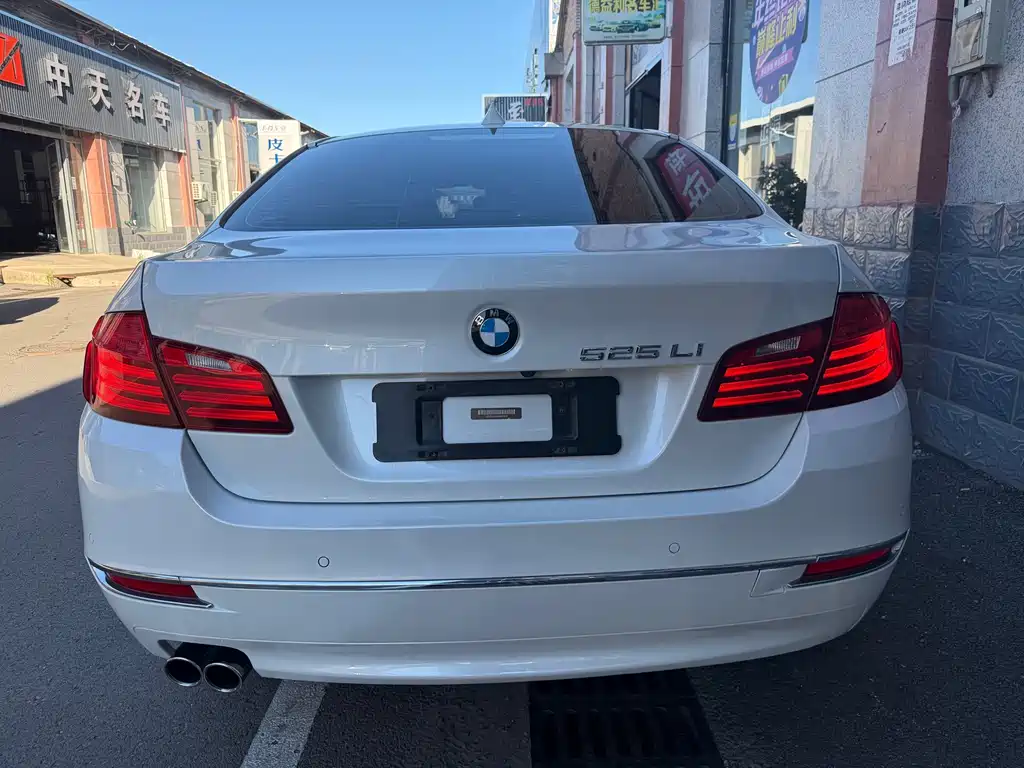 BMW 5 Series — миниатюра 6