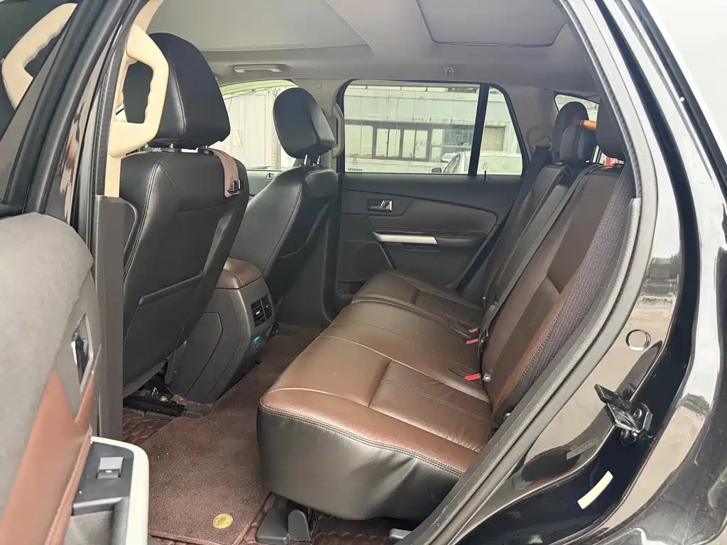 Ford Edge (Import) — миниатюра 8