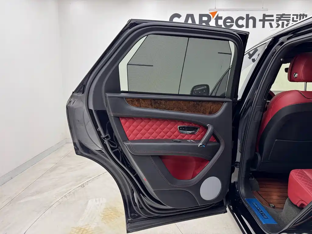 Bentley Bentayga — миниатюра 21