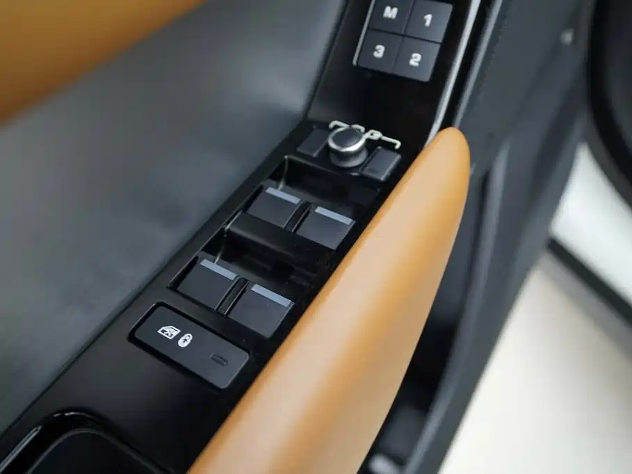 Land Rover Velar — миниатюра 10
