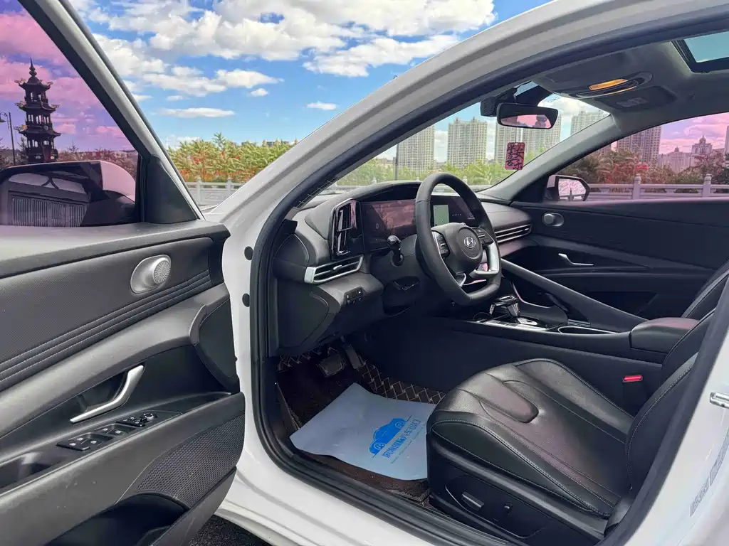 Hyundai Elantra — миниатюра 7
