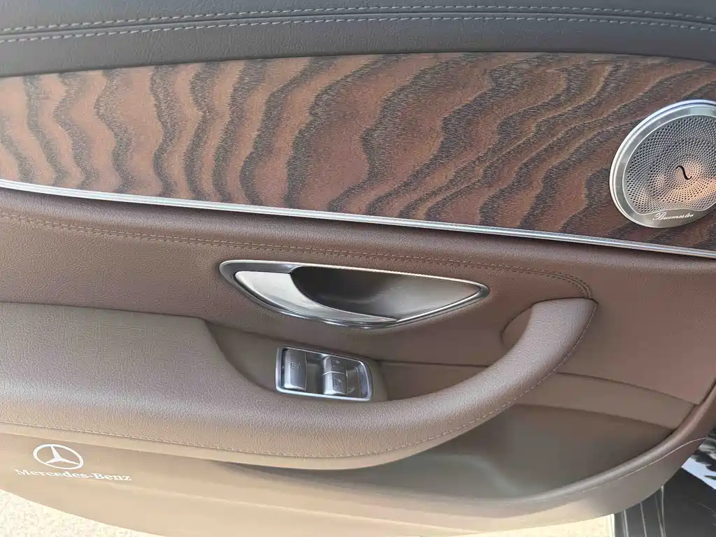 Mercedes-Benz E-Class — миниатюра 26