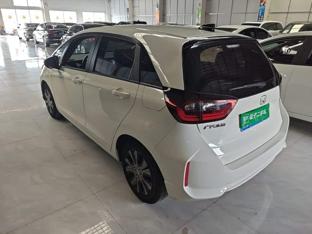 Honda Fit 1.5 л 2023 г. Белый, пробег 29400 км