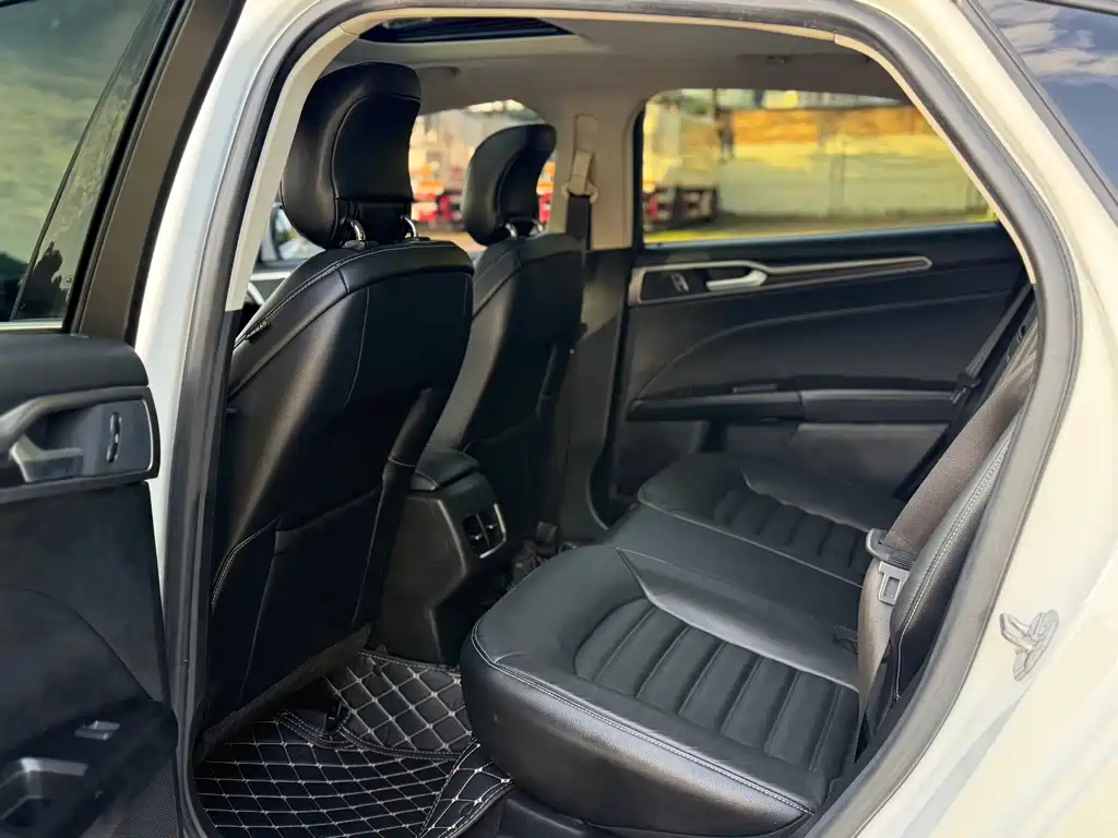 Ford Mondeo — миниатюра 9