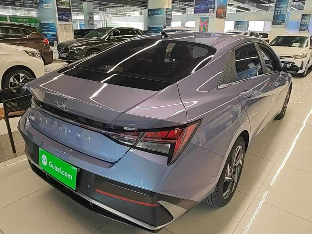 Hyundai Elantra 1.5 л 2025 г. Голубой, пробег 7100 км