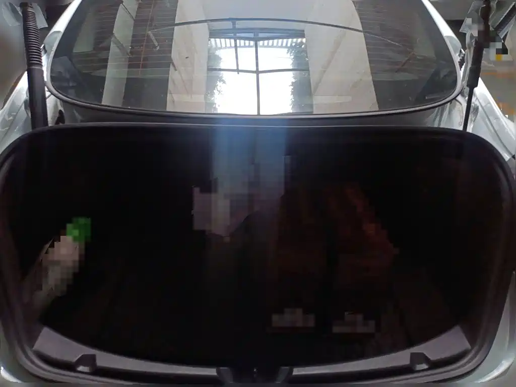 Tesla Model 3 — миниатюра 10
