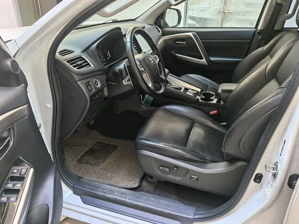 Mitsubishi Pajero Sport (Import) — миниатюра 7