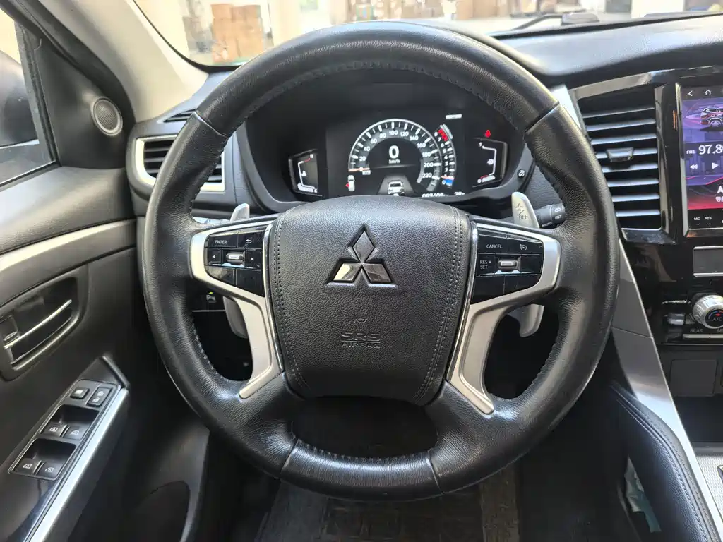 Mitsubishi Pajero Sport (Import) — миниатюра 10