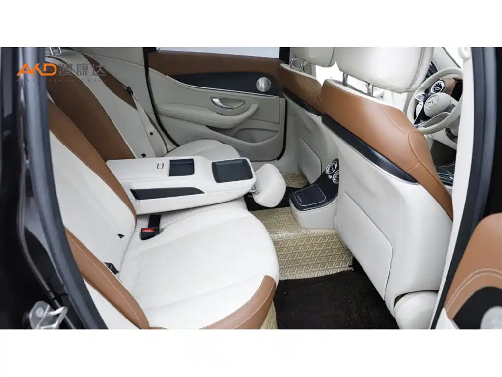 Mercedes-Benz E-Class — миниатюра 8