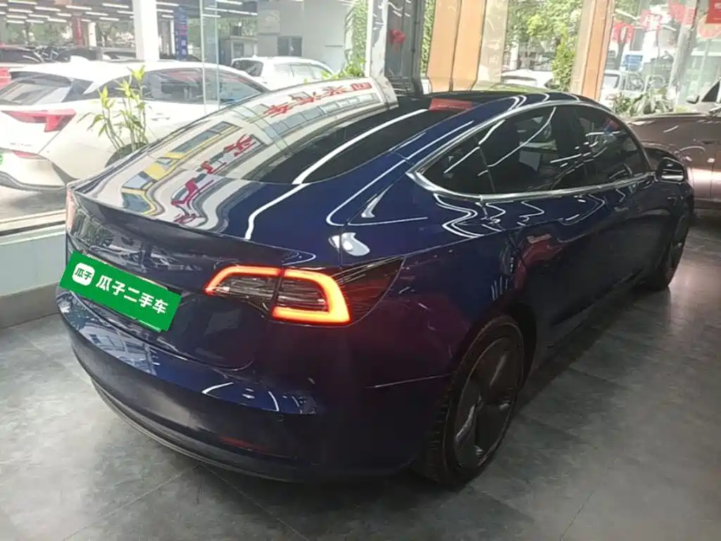 Tesla Model 3 — миниатюра 7