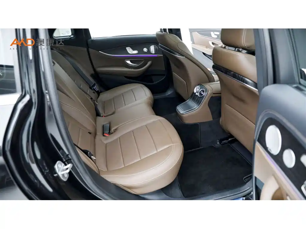 Mercedes-Benz E-Class — миниатюра 8