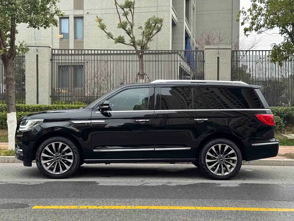 Lincoln Navigator 3.5T Premium Shine Edition China VI, фото 14