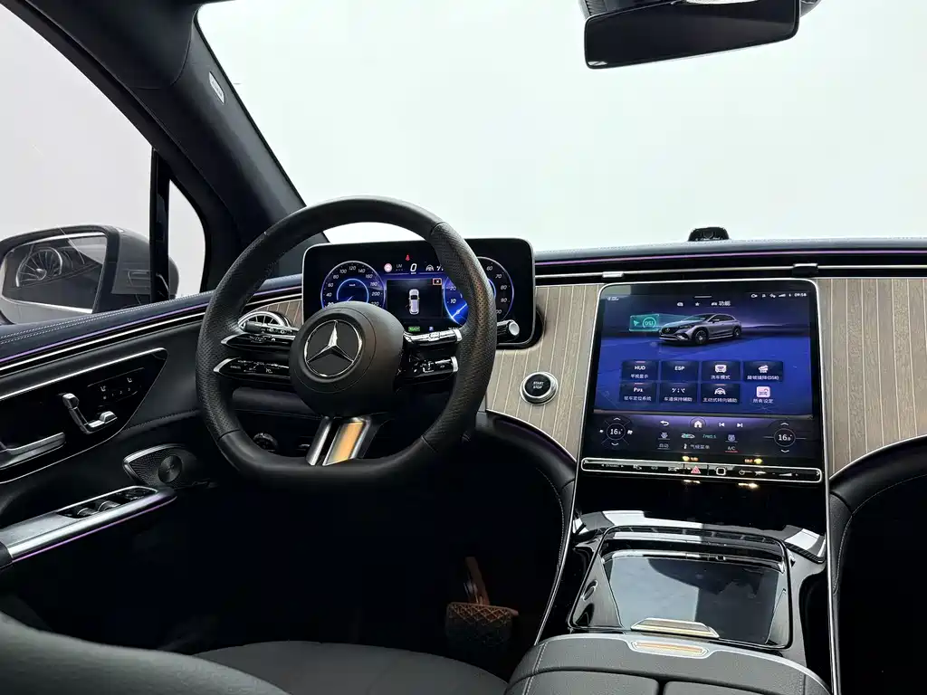 Mercedes-Benz EQE SUV — миниатюра 17