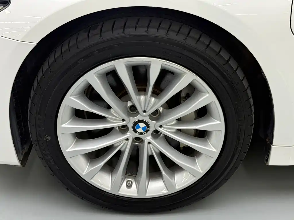 BMW 5 Series New Energy — миниатюра 28