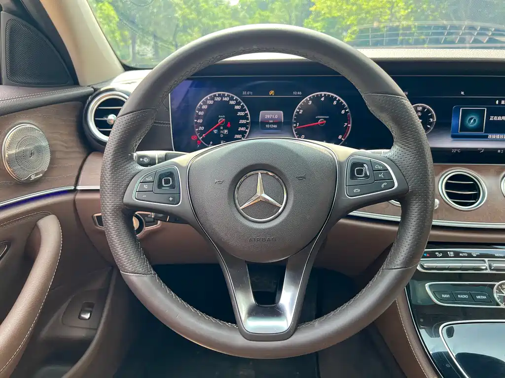 Mercedes-Benz E-Class — миниатюра 17