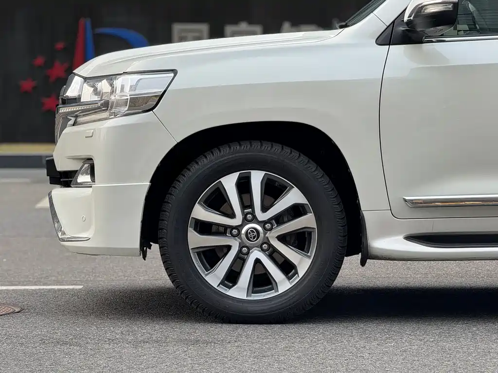 Toyota Land Cruiser 2017 5.7L
