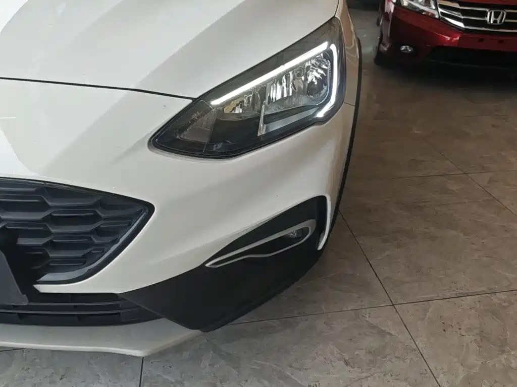 Ford Focus Active — миниатюра 24