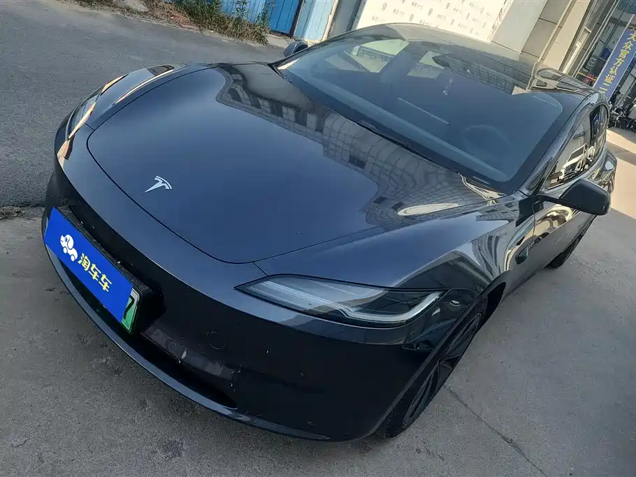 Tesla Model 3 2024