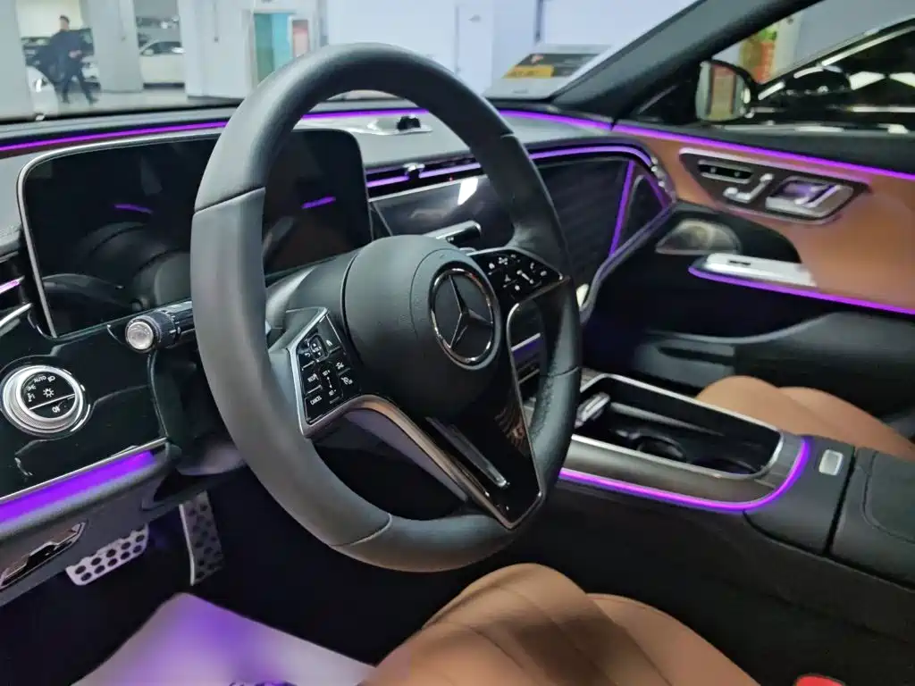 Mercedes-Benz E-Class — миниатюра 14