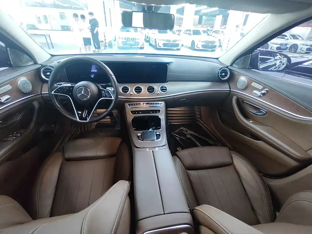 Mercedes-Benz E-Class — миниатюра 12