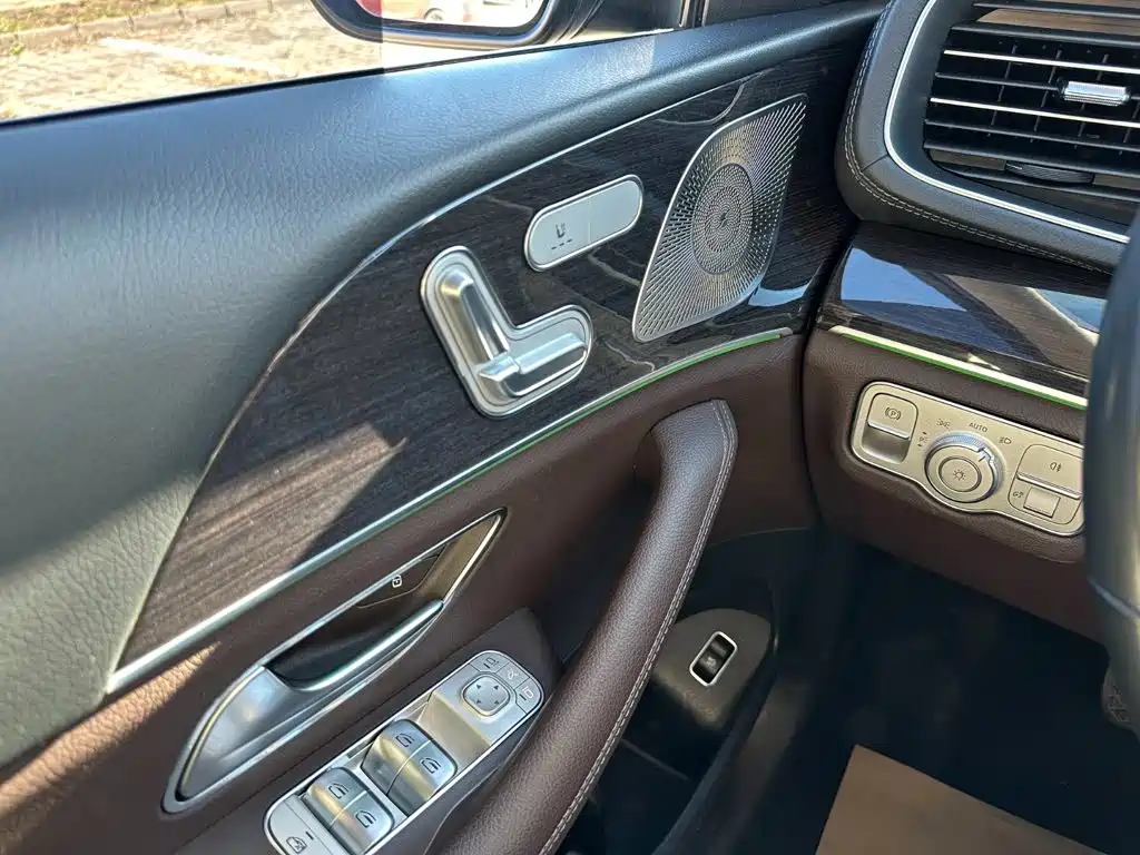 Mercedes-Benz GLE (Import) — миниатюра 22