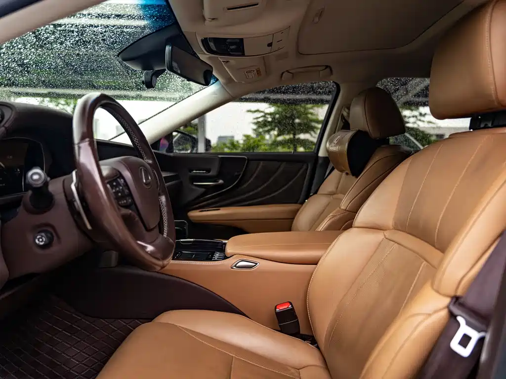 Lexus LS — миниатюра 16
